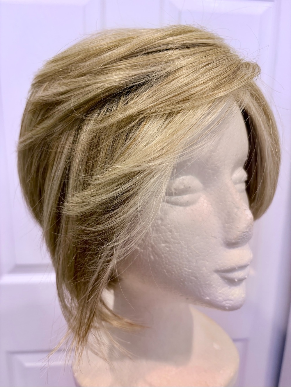 RAQUEL WELCH Born to Shine in Biscuit! New with tags! Short Bob! Heat Friendly!